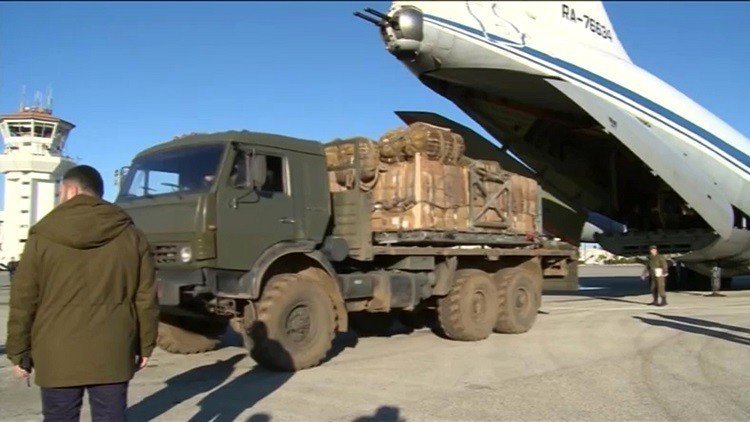 طائرة مساعدات روسية تصل مطار دمشق