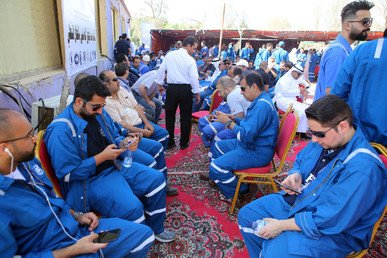 مجلس الوزراء الكويتي يكلف مؤسسة البترول بتوفير العمالة لتسيير العمل في ظل إضراب العمال.