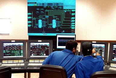 وزير النفط الكويتي بالوكالة أنس الصالح يدعو العمال للعودة إلى العمل، متعهدا بأن رواتبهم لن تخفض.