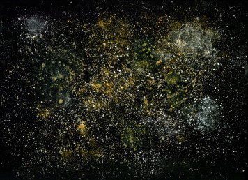 تجمع نجمي عنقودي خارق (وفي الحقيقة خلطة من الطحين والسكر والملح وزيت الزيتون والكمون والكركم والبقدونس ومسحوق الكاري ومسحوق الثوم والماء)