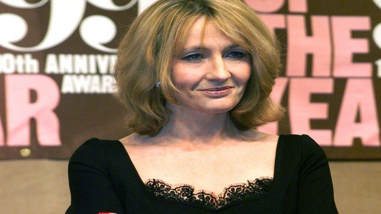 رولينج تعتذر لمقتل أحد أبطال روايتها