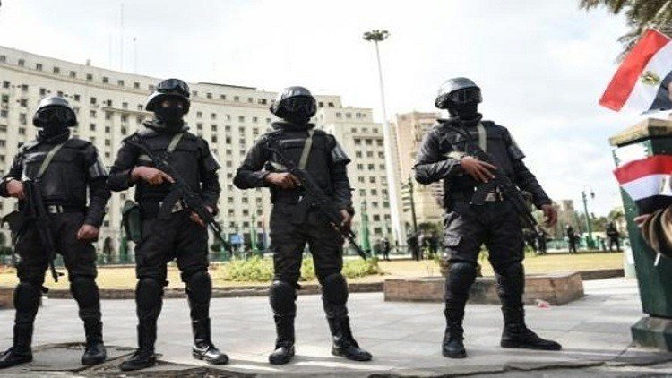 مصر.. حبس صحفيين 15 يوما والاتحاد الأوروبي يندد