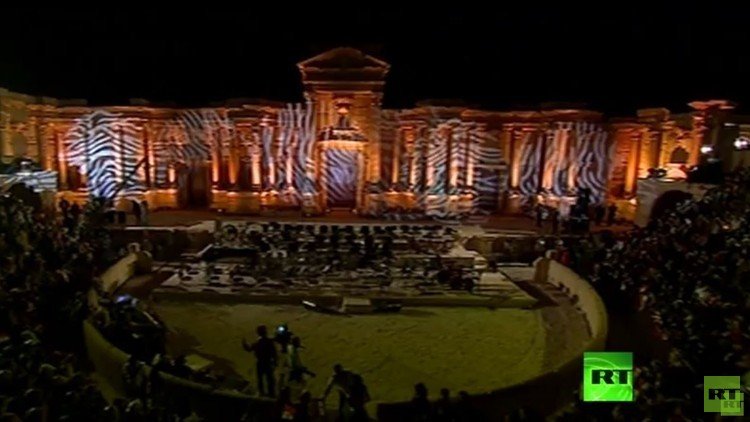 بالفيديو من تدمر.. احتفالية "بوابة الشمس تخليدا لذكرى الشهداء"