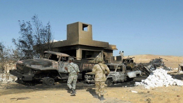 مقتل ضابط ومجند بتفجير مدرعة في سيناء