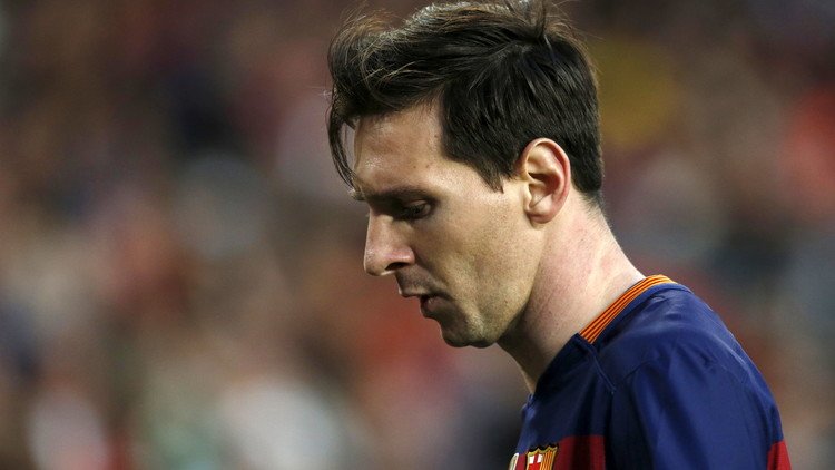 ميسي يأسف لخروج برشلونة من دوري الأبطال