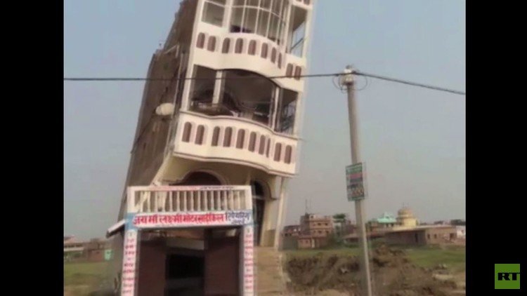 مبنى ينهار في مقاطعة بيهار (فيديو)