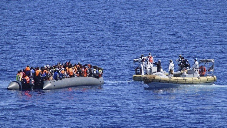 خفر سواحل إيطاليا ينقذ 900 لاجئ معظمهم سوريون