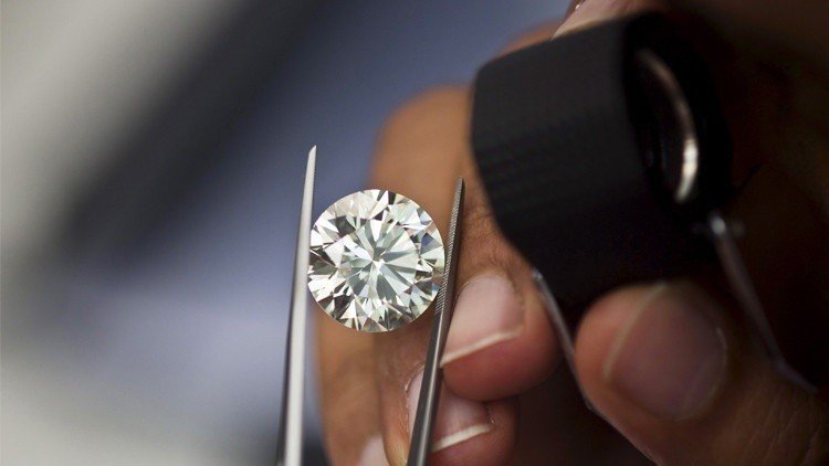 روسيا ستقتني الماس بقيمة 5 مليارات روبل في 2016