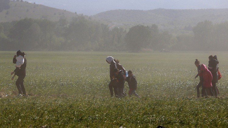 أثينا تعتقل 57 مهاجرا عند حدودها مع تركيا