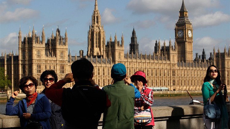 بريطانيا تلوح بترحيل 3 ملايين مواطن أوروبي