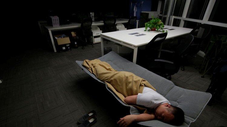 جنسيتك تحدد ساعات نومك