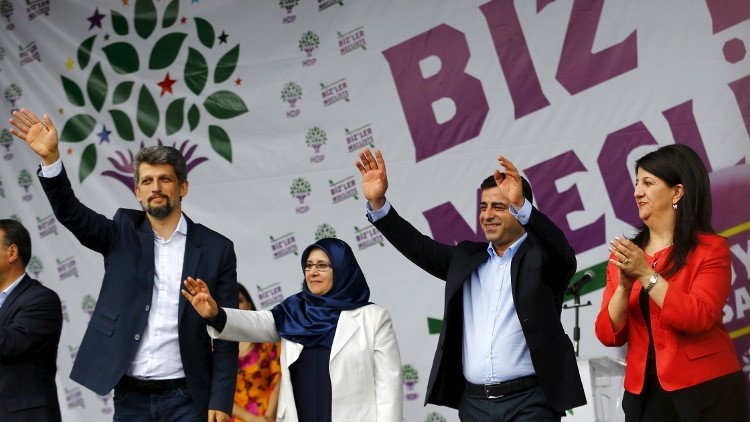 أنقرة  تنوي رفع الحصانة عن نواب مؤيدين للأكراد