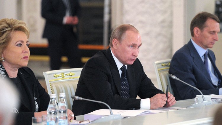 بوتين يدعو إلى خفض فائدة القروض العقارية