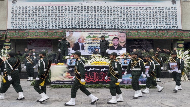 إيران تستعرض صواريخها في ذكرى تحرير 