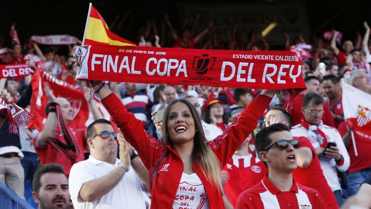 برشلونة يهزم إشبيلية ويعانق كأس الملك (فيديو)