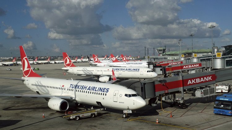 تفتيش طائرة تركية في مطار أتاتورك للاشتباه بوجود قنبلة على متنها