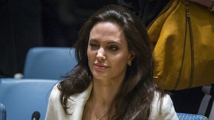 أنجلينا جولي أستاذة زائرة بجامعة لندن