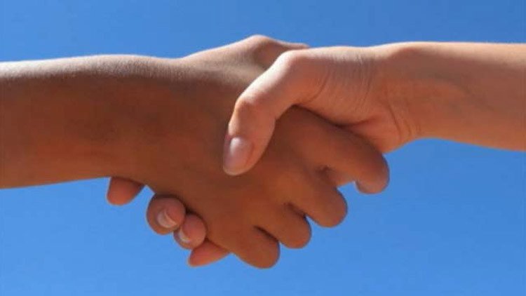 سويسرا تغرم الممتنعين عن مصافحة المعلمين