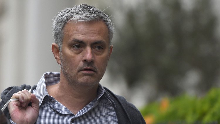  مورينيو يوقع عقدا لتدريب اليونايتد