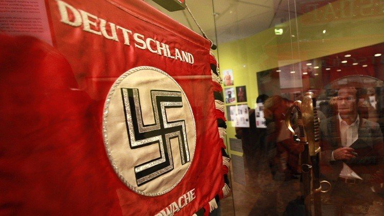 ألمانيا تحقق في تأدية بريطانيين للتحية النازية 