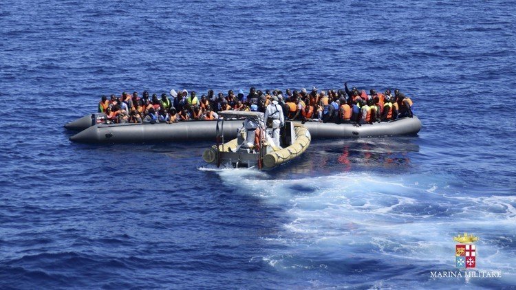 غرق نحو 30 مهاجرا قبالة سواحل ليبيا (فيديو)