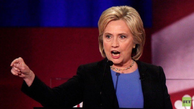 كلينتون تجهل استخدام الكمبيوتر!