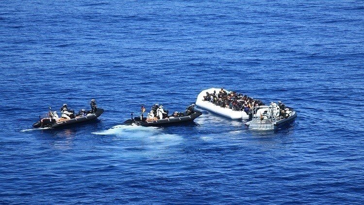 خفر السواحل البريطاني ينقذ 19 مهاجرا في 