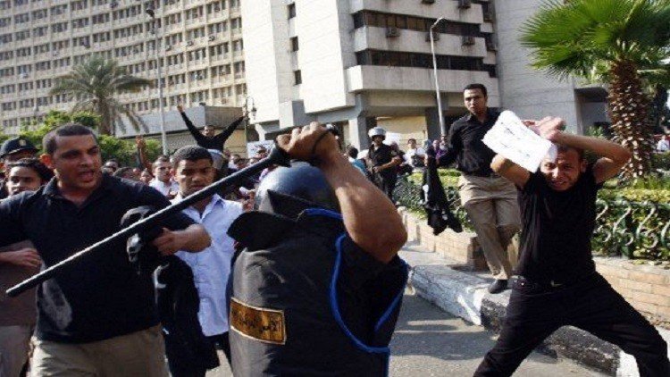 محكمة مصرية تؤيد سجن 4 من الشرطة عذبوا محتجزا