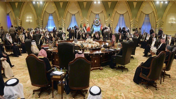 قمة خليجية تبحث التهديدات الإيرانية