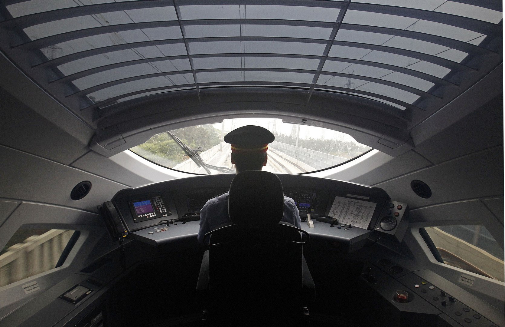 يستخدم شبكة السكك الحديدية في الصين نحو 2.5 مليون مسافر يوميا.