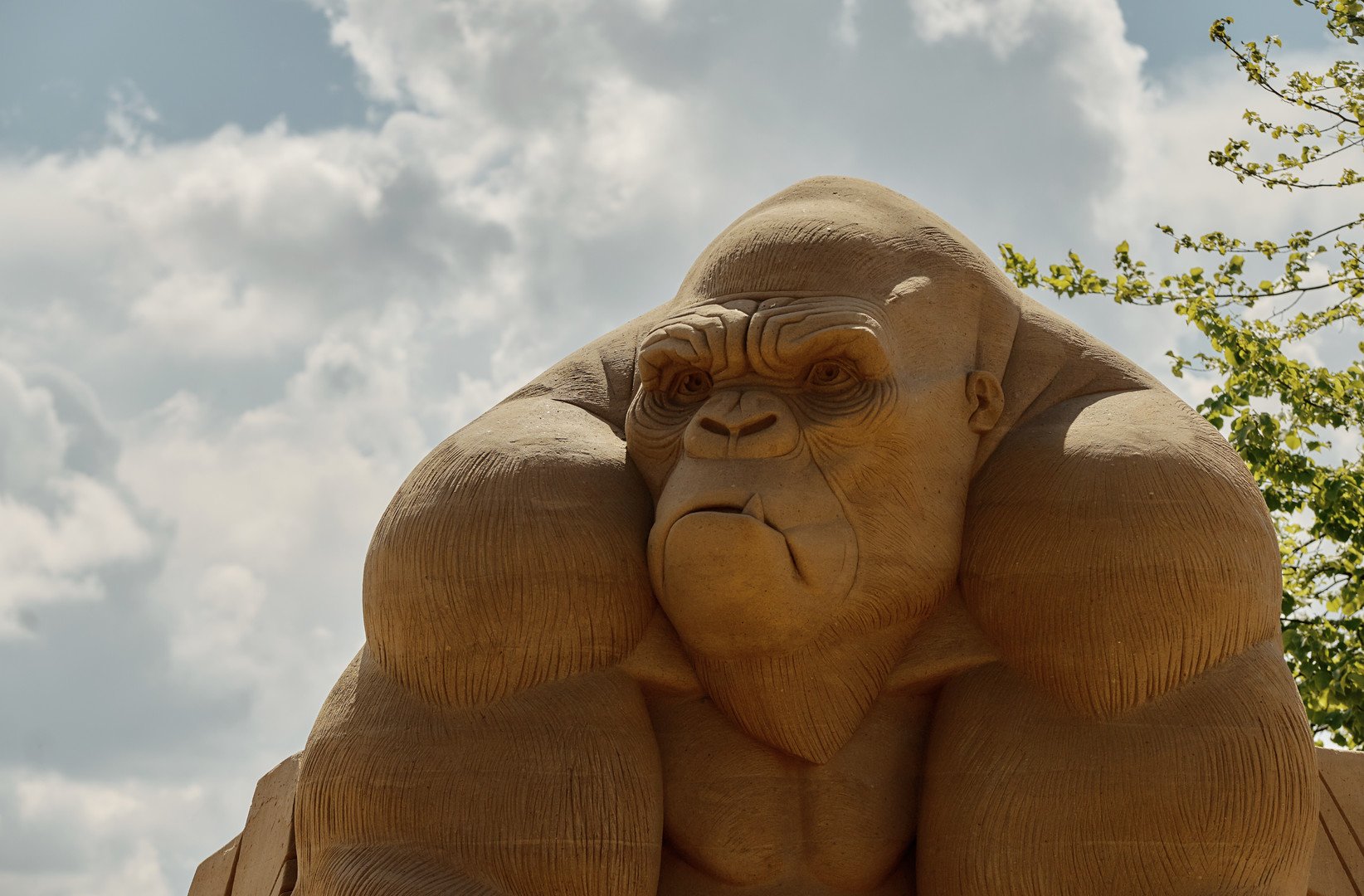 منحوتة رملية منصوبة على شاطئ نهر نيفا