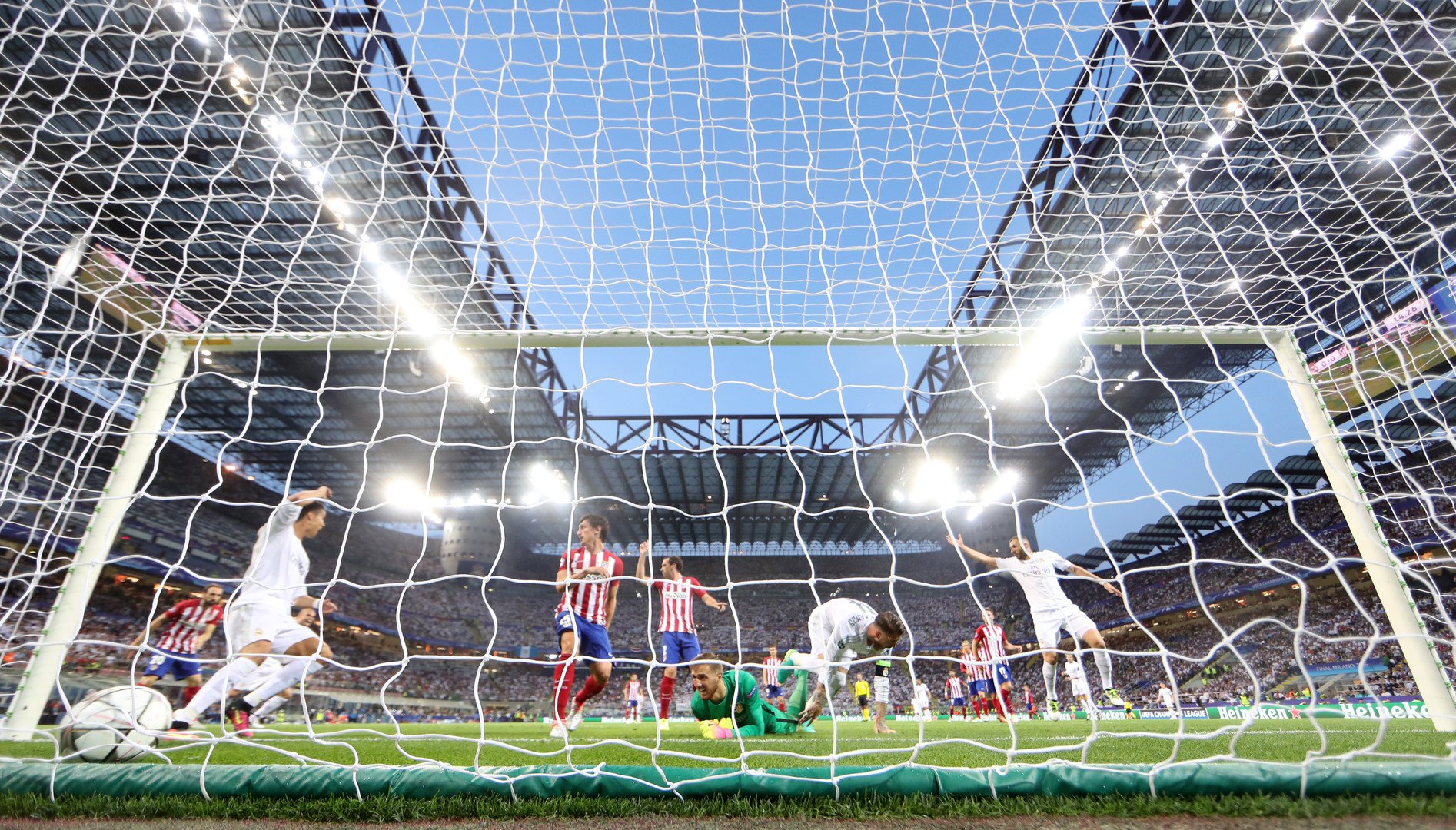 سيرخيو راموس يحرز الهدف الأول لريال مدريد