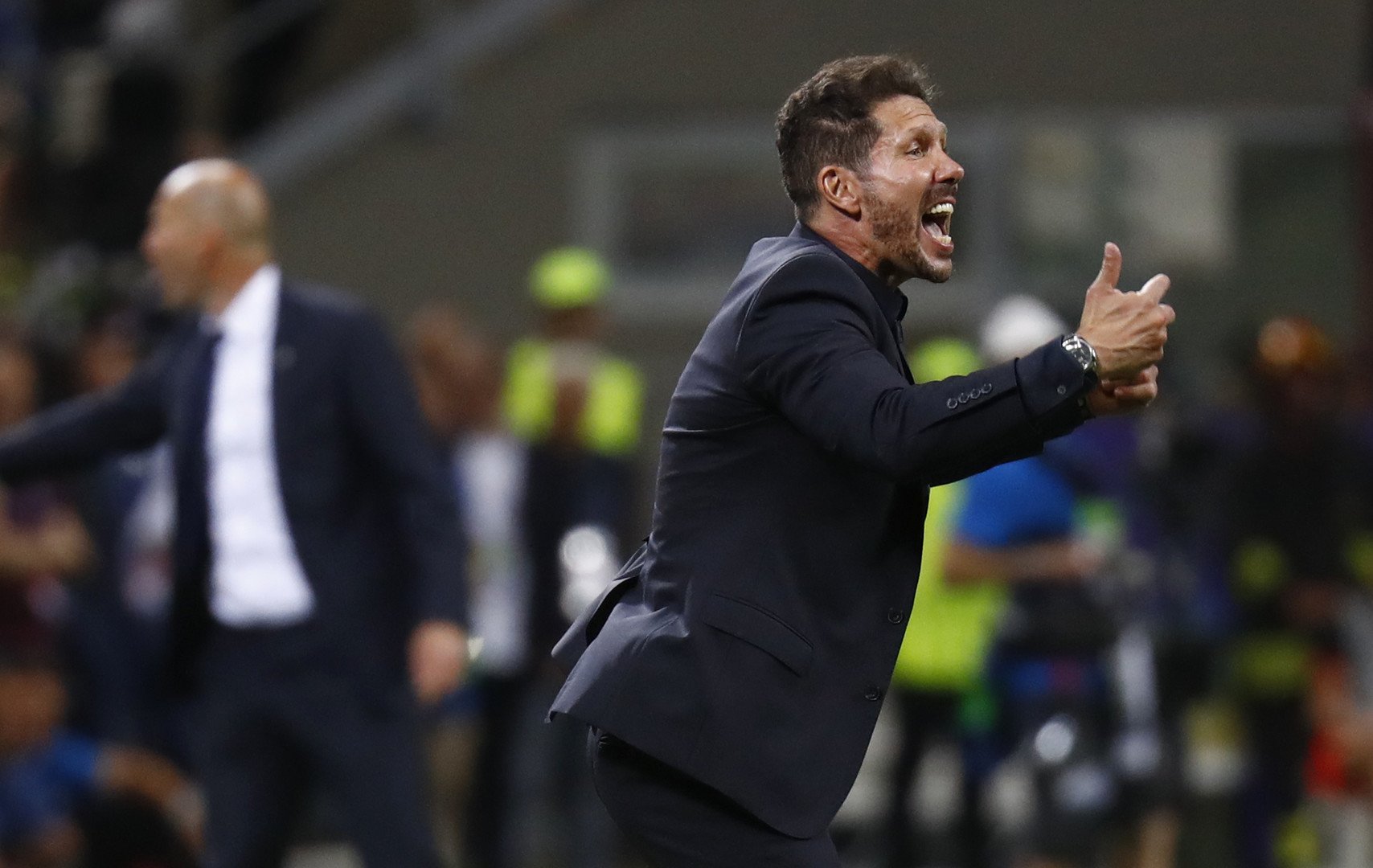 سيميوني وزيدان خلال معركة "الأبطال"
