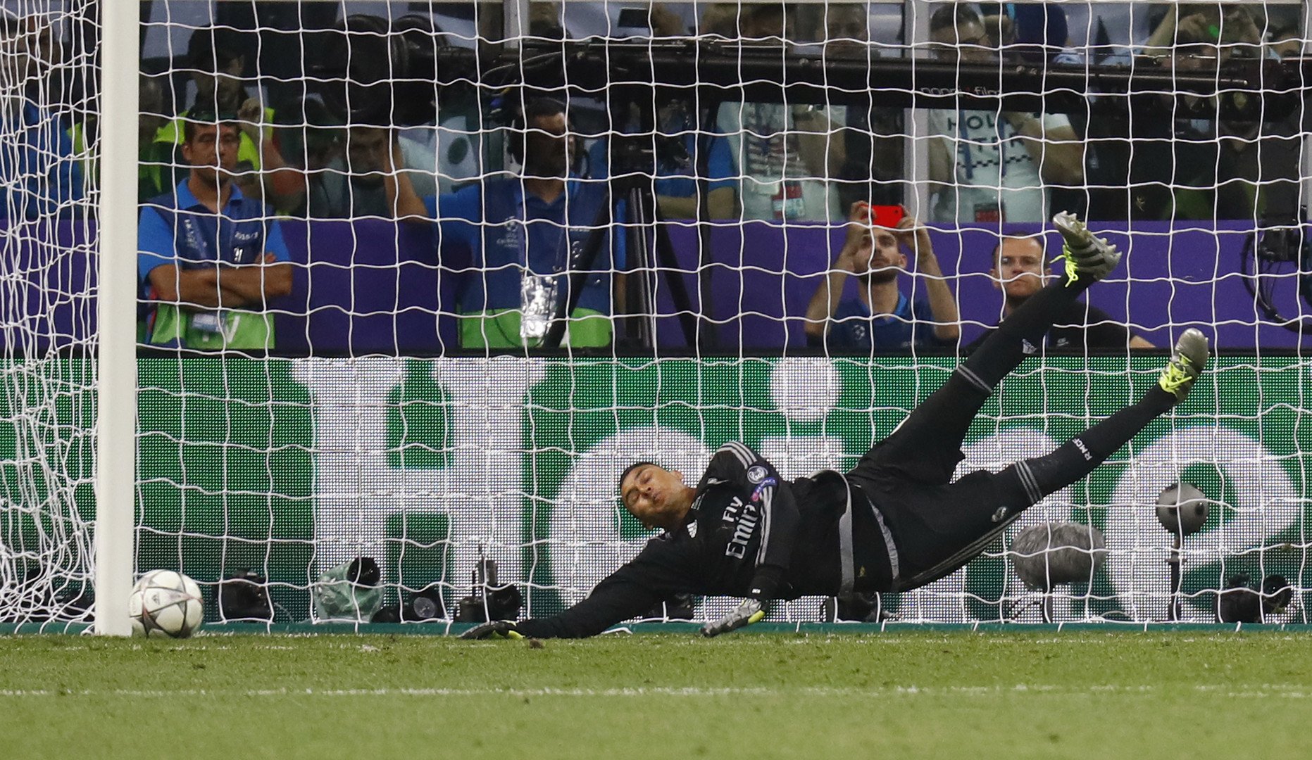 خوان فران يضيع ركلة الترجيح للأتلتي