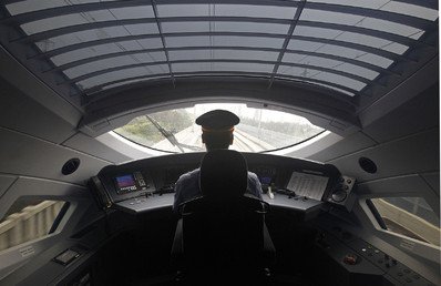 يستخدم شبكة السكك الحديدية في الصين نحو 2.5 مليون مسافر يوميا.