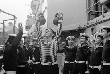 رفع الأثقال في مباريات البحارة