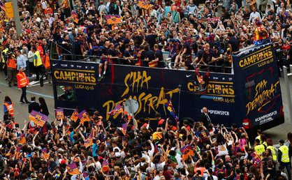 برشلونة بطل الليغا الإسبانية لكرة القدم