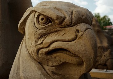 منحوتة رملية منصوبة على شاطئ قلعة "بتروبافلوفسك"