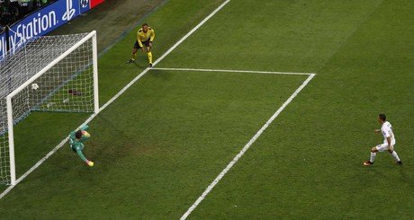 رونالدو يهدي اللقب الـ11 للريال بتسجيله ركلة الجزاء الأخيرة 