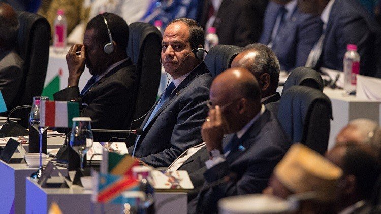 القاهرة تحقق في اتهام أحد مسؤوليها بالـ"عنصرية"