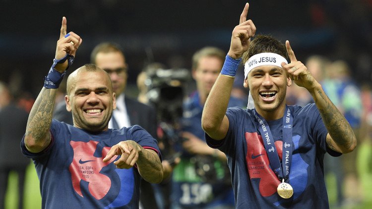 رسميا .. ألفيس يرحل عن برشلونة