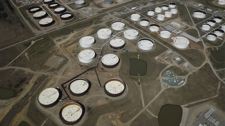 هبوط مخزونات النفط الأمريكية بأقل من المتوقع 