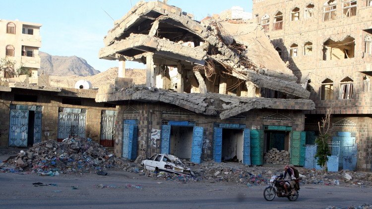 نشطاء: مقتل 17 شخصا على الأقل في قصف للحوثيين استهدف سوقا بتعز