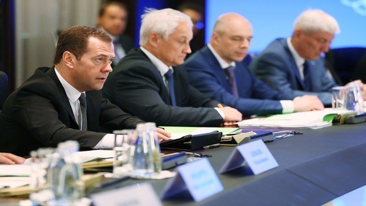 مدفيديف: جرائم الإنترنت تكبد العالم نصف مليار سنويا 