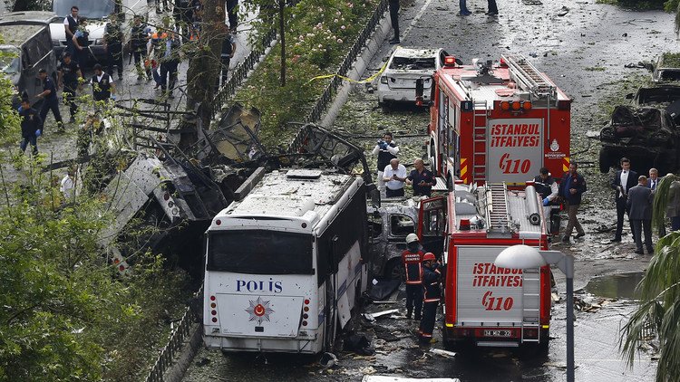 مقتل 11 شخصا بتفجير سيارة مفخخة وسط اسطنبول