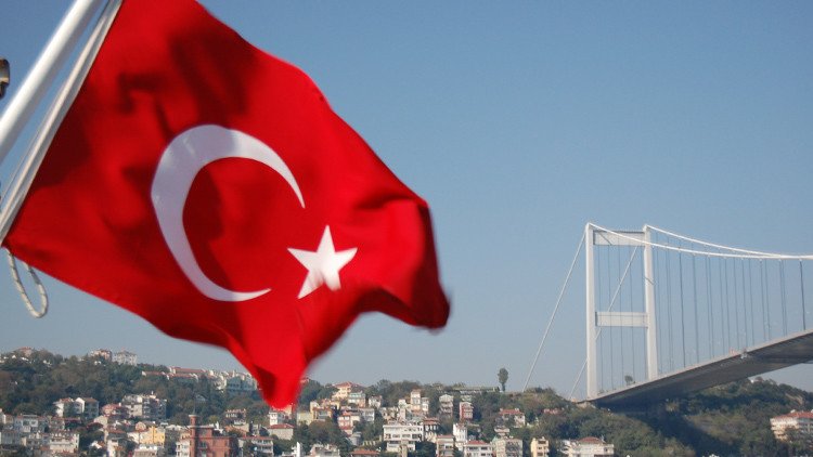تركيا تصبح غير أهل للمصافحة   