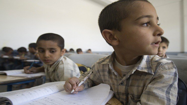 8 آلاف تلميذ عراقي يواصلون دراستهم في إيران