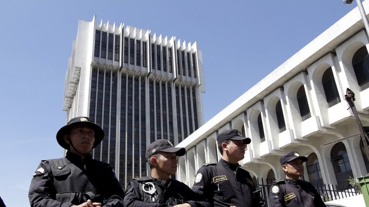 ملاحقة 5 وزراء سابقين في غواتيمالا