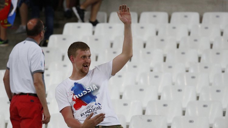  اشتباكات بين المشجعين الروس والإنكليز في يورو 2016