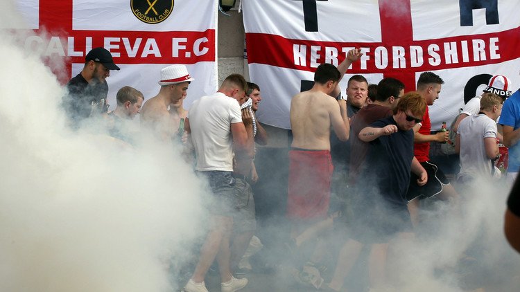 سجن مشجعين إنجليزيين بسبب العنف في اليورو